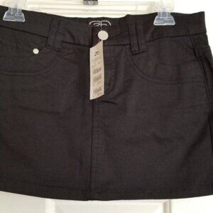 NEW with Tag/Never Worn - 2b Black Skirt (Size 4)